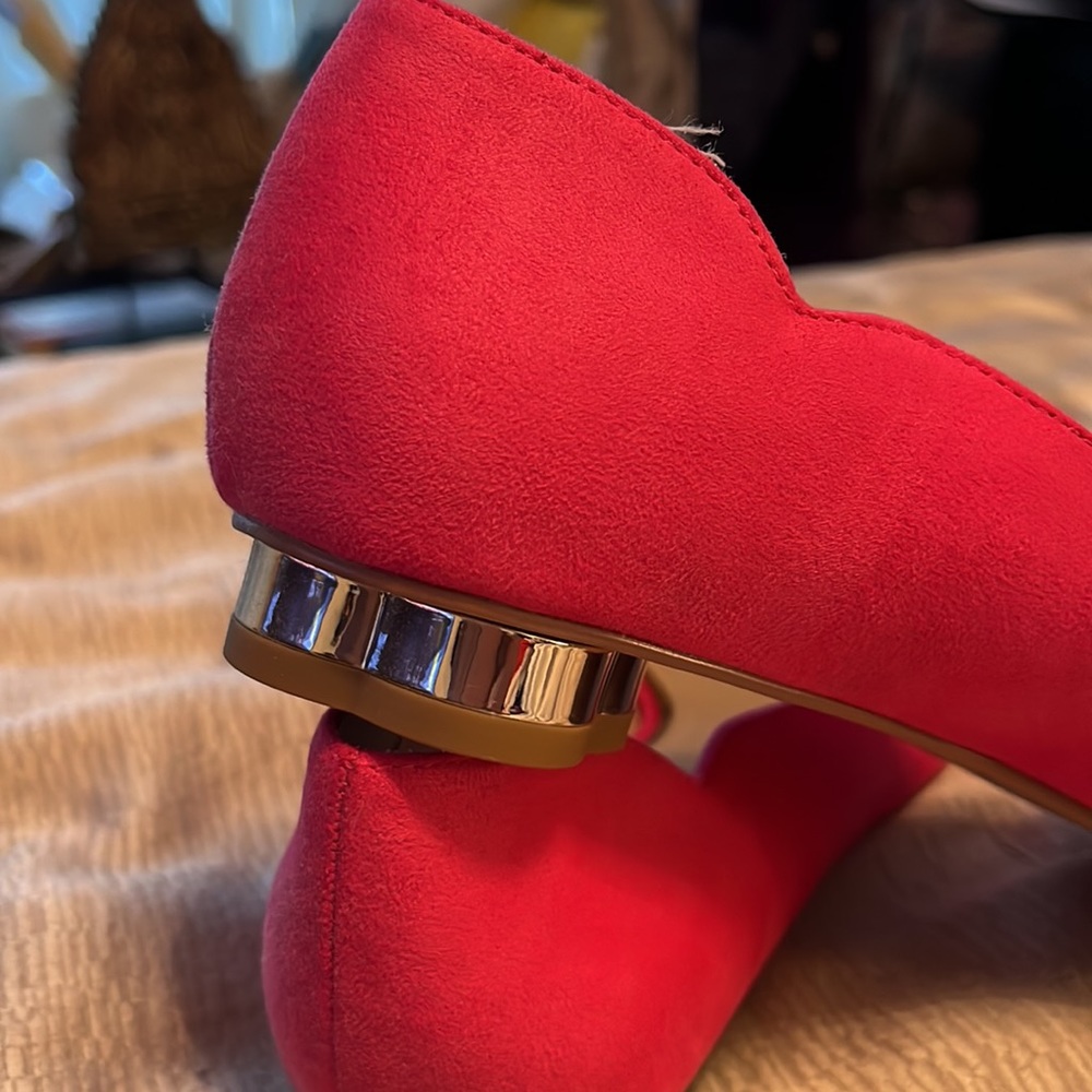Hot pink suede shoes never worn. - Picture 4 of 4